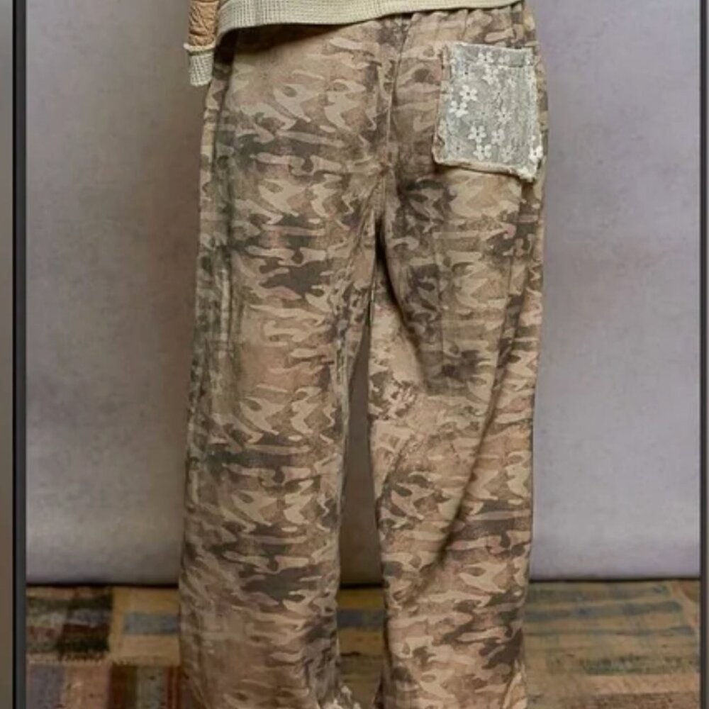 New POL Relaxed Fit Jogger Pants French Terry Camo Patchwork Elastic Waist MED - Picture 2 of 3